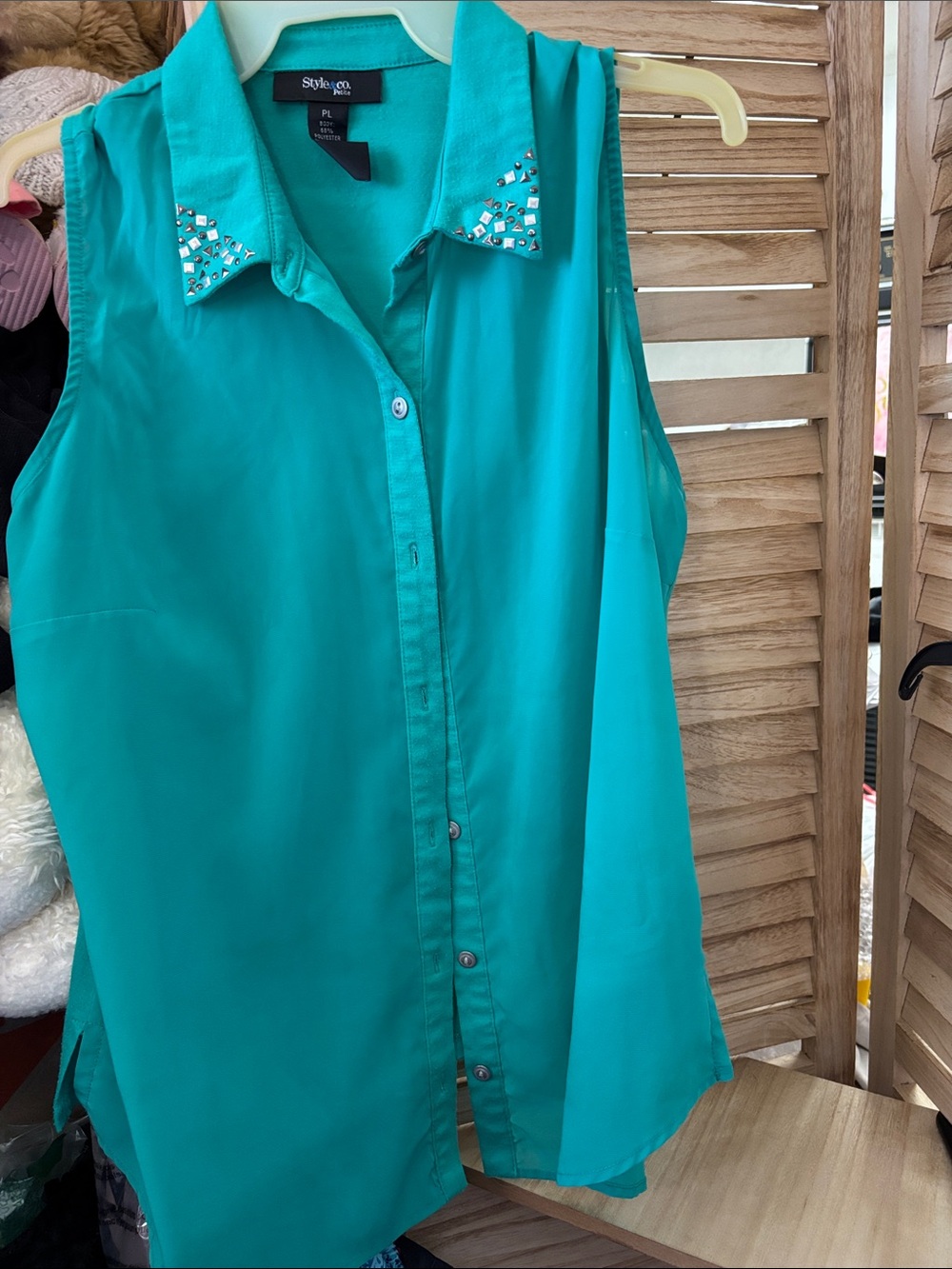 Style & Co. Green Sleeveless Button-Down Blouse with Embellished Collar Petite L